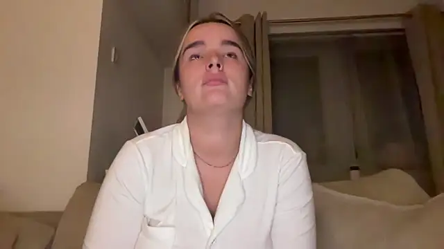 Snapshot of maisiesmithx chatting on October 29, 12:13 am maisiesmithx online show from October 29, 12:13 am