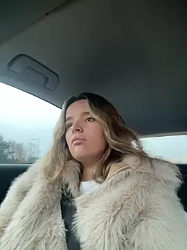 maisiesmithx online show from December 16, 8:41 am