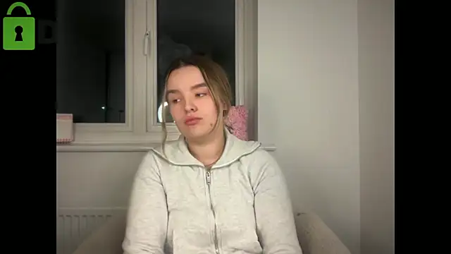 Snapshot of maisiesmithx chatting on February 2, 11:25 pm maisiesmithx online show from February 2, 11:25 pm