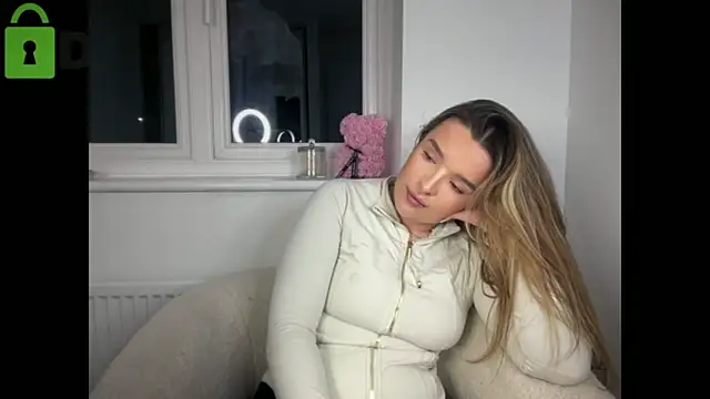 Snapshot of maisiesmithx chatting on February 8, 10:02 pm maisiesmithx online show from February 8, 10:02 pm