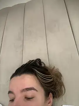 Snapshot of maisiesmithx chatting on February 19, 2:35 pm maisiesmithx online show from February 19, 2:35 pm