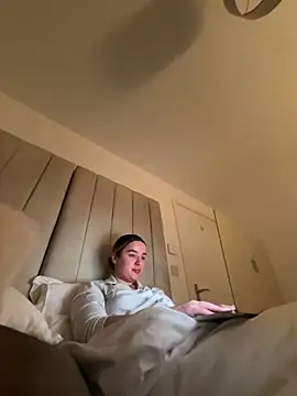 Snapshot of maisiesmithx chatting on February 20, 2:41 am maisiesmithx online show from February 20, 2:41 am