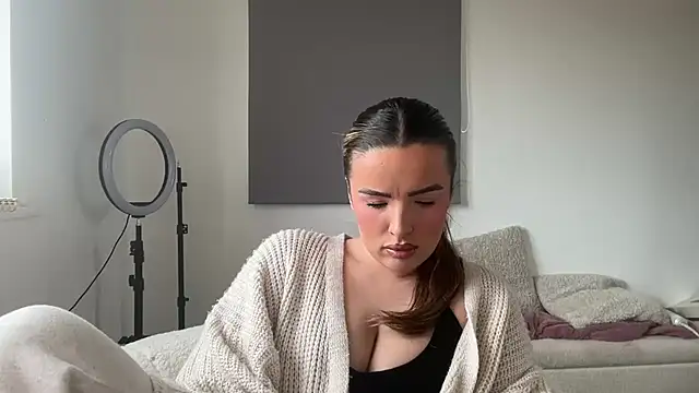 Snapshot of maisiesmithx chatting on March 13, 2:45 pm maisiesmithx online show from March 13, 2:45 pm