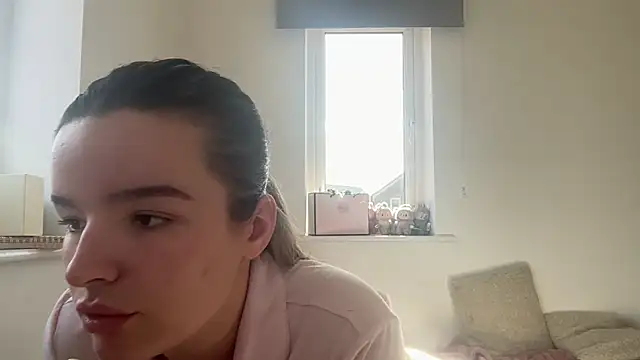 Snapshot of maisiesmithx chatting on March 14, 12:21 pm maisiesmithx online show from March 14, 12:21 pm