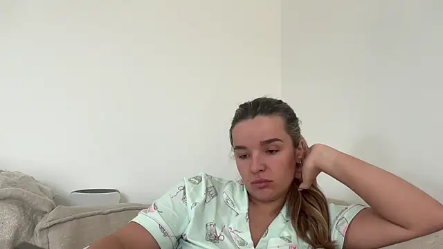 Snapshot of maisiesmithx chatting on May 16, 1:21 pm maisiesmithx online show from May 16, 1:21 pm
