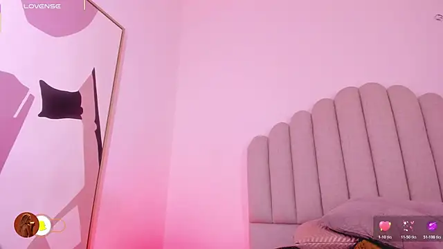 Snapshot of Nikki_Angel_ chatting on February 22, 6:50 pm Nikki Angel online show from February 22, 6:50 pm