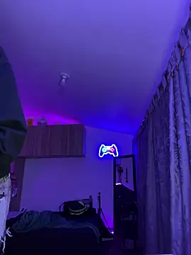 sue   0 online show from March 18, 12:05 am