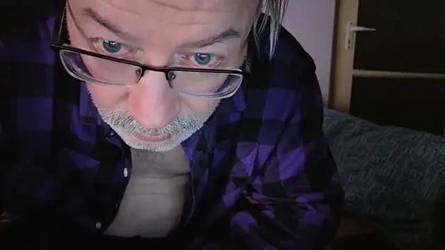 loverboyxxx69 online show from November 10, 2:54 am