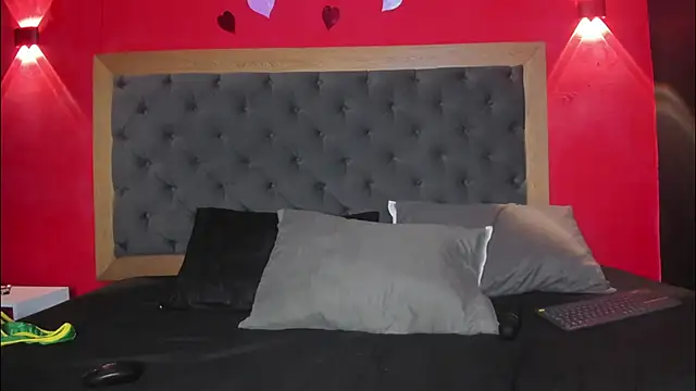 YayaHilton online show from April 16, 4:57 am