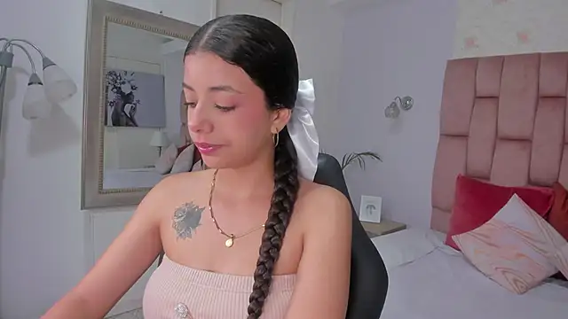 Snapshot of coraltaylor chatting on October 13, 1:00 pm coraltaylor online show from October 13, 1:00 pm