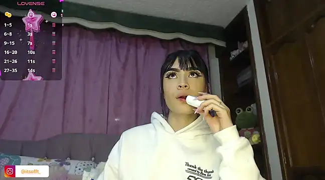 Snapshot of cuttebabe_ chatting on January 17, 11:51 pm cuttebabe  online show from January 17, 11:51 pm