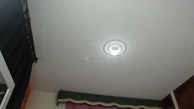Snapshot of cuttebabe_ chatting on March 8, 11:07 pm cuttebabe  online show from March 8, 11:07 pm