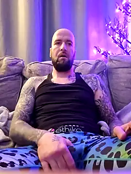 Snapshot of Beardedtattood chatting on January 8, 11:54 am Beardedtattood online show from January 8, 11:54 am