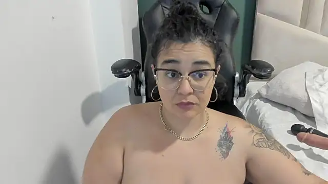 Reginavegaa online show from February 12, 5:58 pm