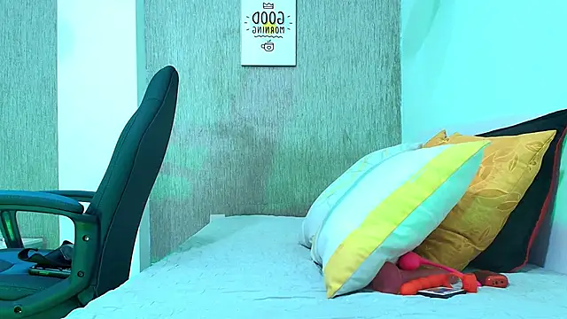 Snapshot of zhamira_21 chatting on January 12, 4:00 am zhamira 21 online show from January 12, 4:00 am