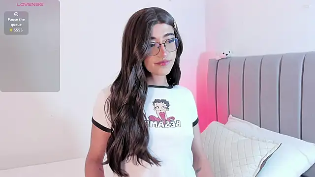 Snapshot of Lararose01 chatting on November 10, 4:22 am Lararose01 online show from November 10, 4:22 am