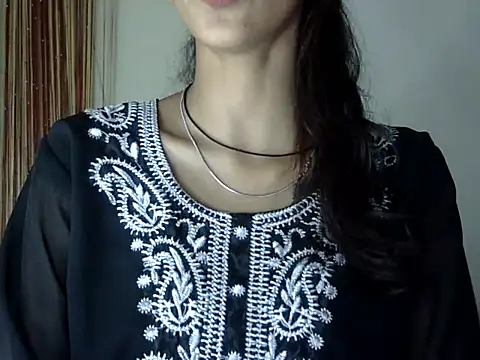 MAAYRA 09 online show from October 3, 5:54 pm