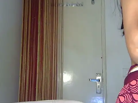 MAAYRA 09 online show from November 9, 11:41 am