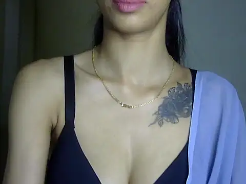 Snapshot of MAAYRA_09 chatting on May 5, 10:29 pm MAAYRA 09 online show from May 5, 10:29 pm