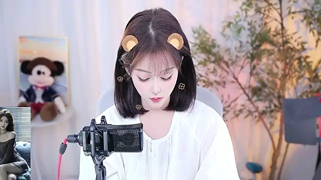 Snapshot of Arwyn-rr chatting on December 2, 1:13 pm Arwyn-rr online show from December 2, 1:13 pm