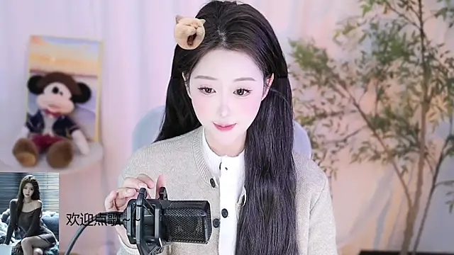 Snapshot of Arwyn-rr chatting on February 16, 2:21 pm Arwyn-rr online show from February 16, 2:21 pm