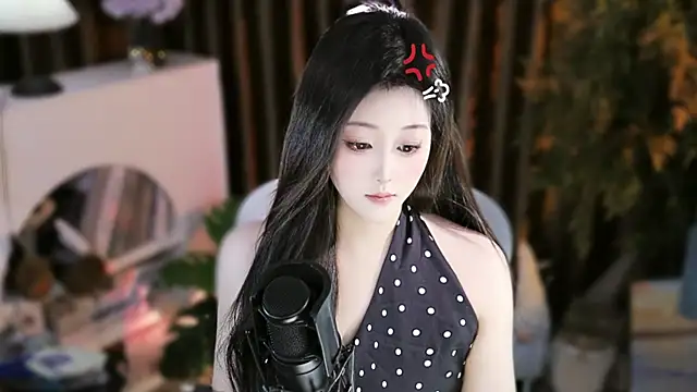 Snapshot of Arwyn-rr chatting on October 21, 8:26 am Arwyn-rr online show from October 21, 8:26 am