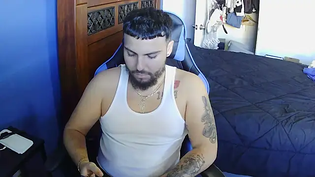 Snapshot of MasterKvn chatting on March 6, 8:59 pm MasterKvn online show from March 6, 8:59 pm