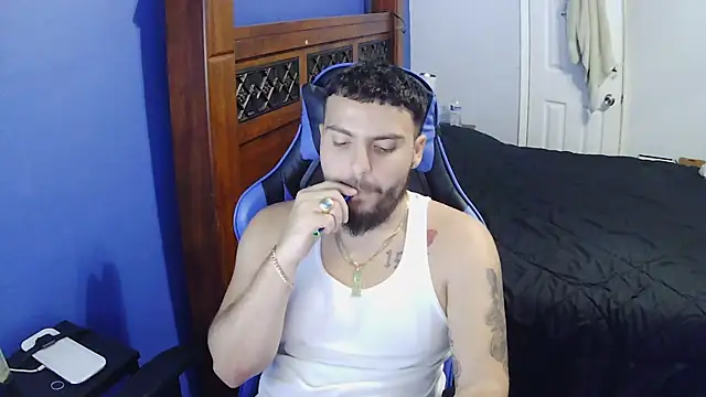 Snapshot of MasterKvn chatting on March 12, 10:05 am MasterKvn online show from March 12, 10:05 am