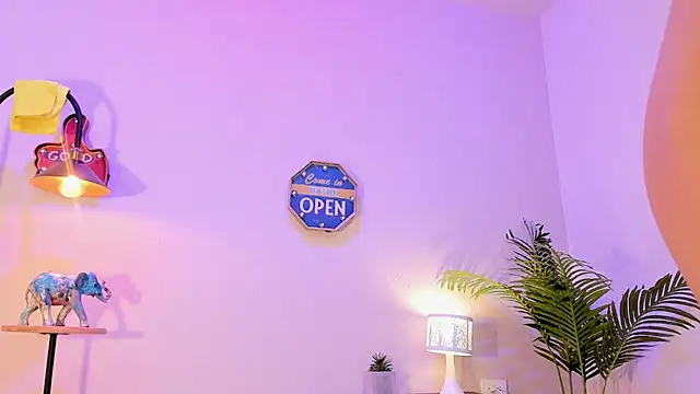 Snapshot of lupeebony chatting on January 26, 1:31 am lupeebony online show from January 26, 1:31 am