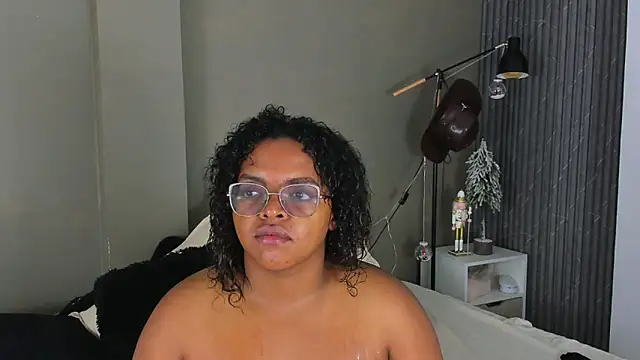 conielaurenth online show from December 12, 8:53 pm