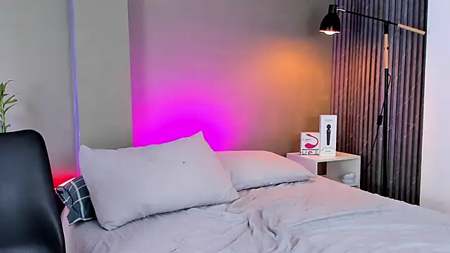 conielaurenth online show from January 26, 9:40 pm