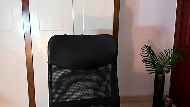 conielaurenth online show from September 23, 5:21 am