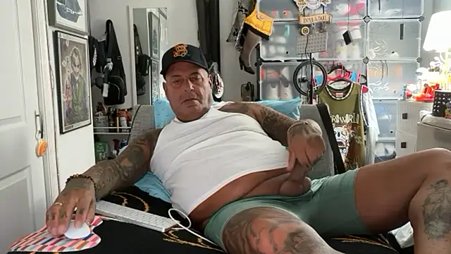 joeytatts66 online show from October 31, 1:28 am