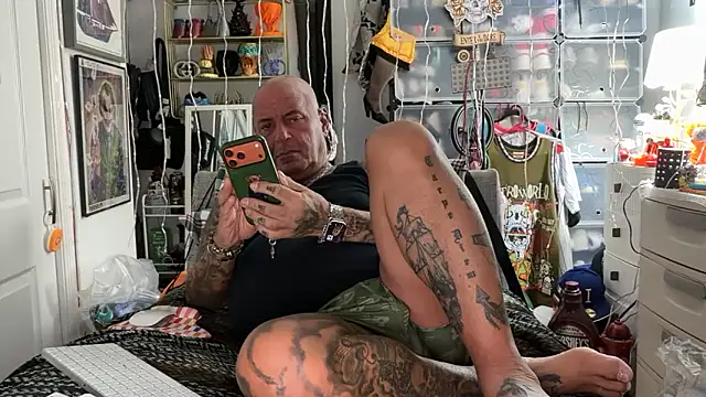 joeytatts66 online show from November 19, 2:22 am