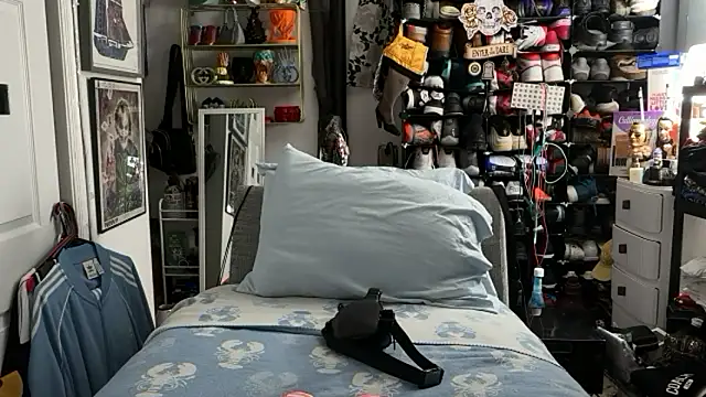 joeytatts66 online show from January 12, 3:23 am