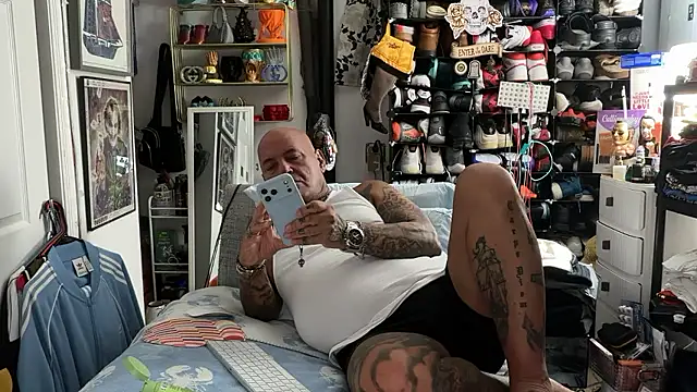 joeytatts66 online show from January 14, 2:39 am