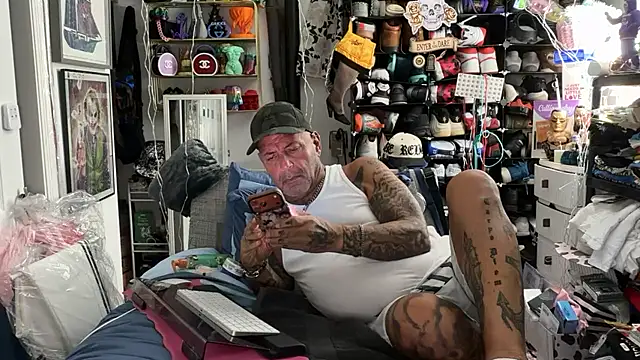 joeytatts66 online show from March 20, 2:16 am