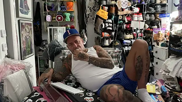 joeytatts66 online show from March 24, 1:32 am