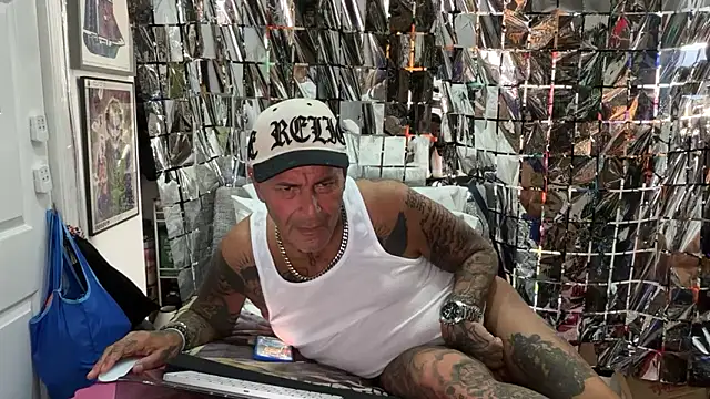 joeytatts66 online show from April 6, 2:20 am