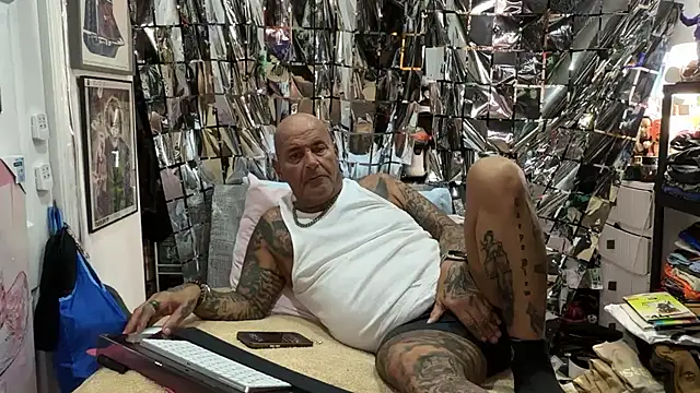 joeytatts66 online show from April 10, 2:50 am