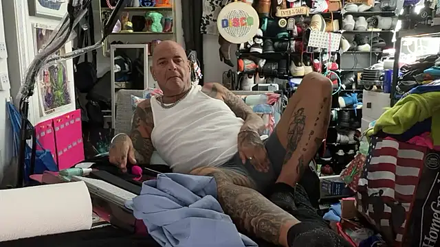 Snapshot of joeytatts66 chatting on June 16, 1:30 am joeytatts66 online show from June 16, 1:30 am