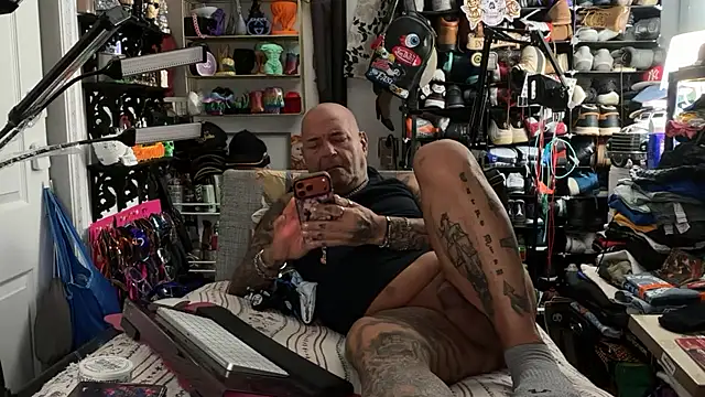 Snapshot of joeytatts66 chatting on June 24, 1:37 am joeytatts66 online show from June 24, 1:37 am