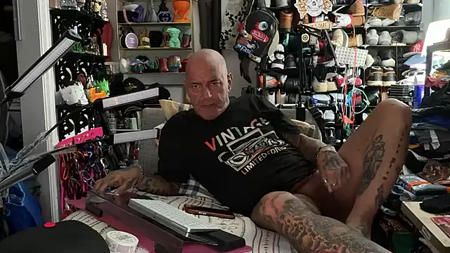 Snapshot of joeytatts66 chatting on June 25, 1:38 am joeytatts66 online show from June 25, 1:38 am