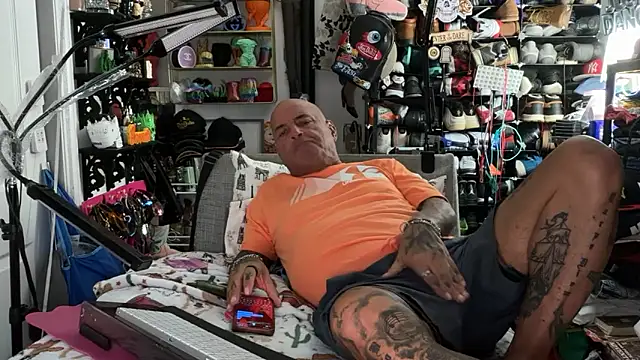 Snapshot of joeytatts66 chatting on July 1, 2:24 am joeytatts66 online show from July 1, 2:24 am