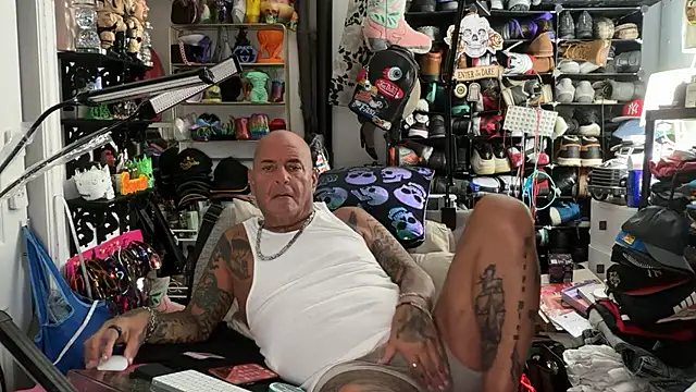 Snapshot of joeytatts66 chatting on July 6, 2:19 am joeytatts66 online show from July 6, 2:19 am