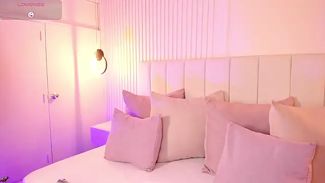 natali henao online show from October 10, 10:20 pm