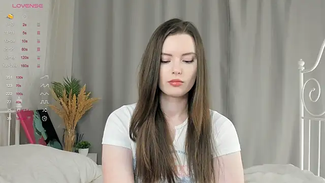 Snapshot of LoraDevon chatting on February 26, 7:27 pm LoraDevon online show from February 26, 7:27 pm
