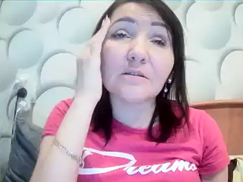 ClaireSunset online show from April 13, 5:40 pm