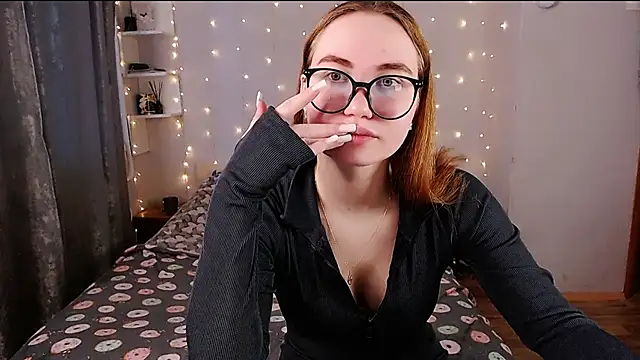 Snapshot of Miya_Mark chatting on December 11, 7:20 am Miya Mark online show from December 11, 7:20 am