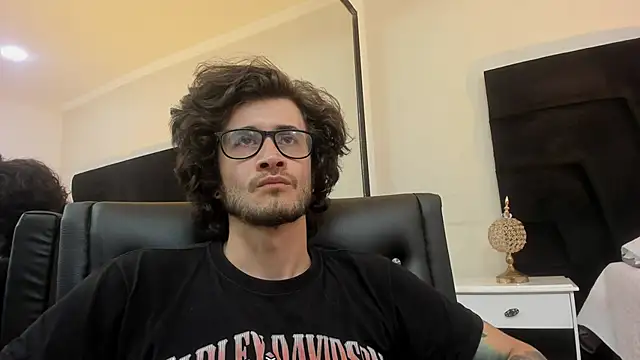 Snapshot of Loggan_donnelly chatting on January 29, 11:14 pm Loggan donnelly online show from January 29, 11:14 pm